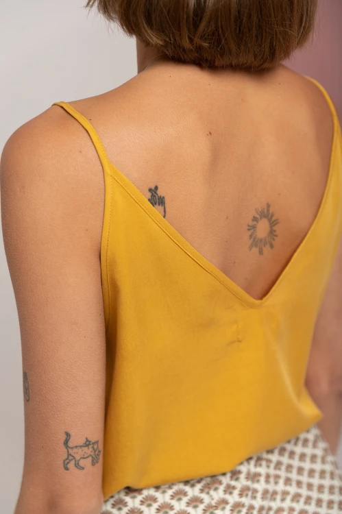 Top, GOLD HONEY
